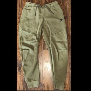 NikeTech Olive Joggers - Activewear